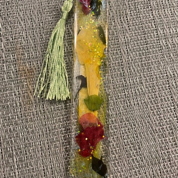 #97 Medium Size Floral Bookmark - Picture 14 of 17